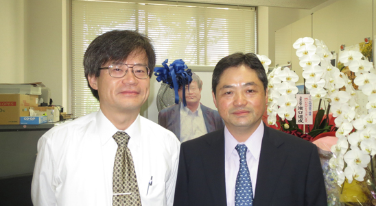 写真：白上代表理事と天野教授1
